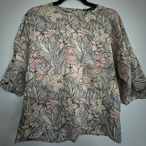 Zara shirt. Floral print. Size M. Waist:18” Length: 23”